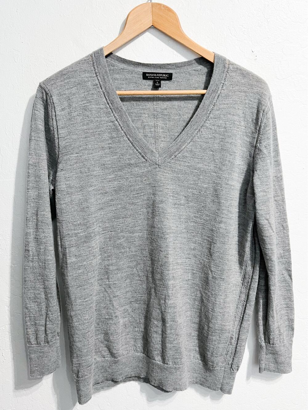 Banana Republic Sweater Womens Large Petite Merino Wool V Neck Gray Knit